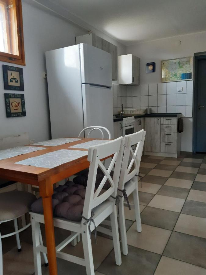 Nora Apartman Gyula Esterno foto