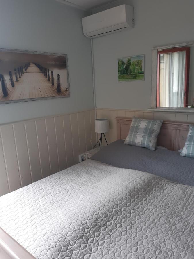 Nora Apartman Gyula Esterno foto