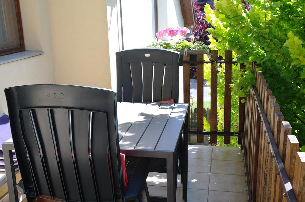 Nora Apartman Gyula Esterno foto
