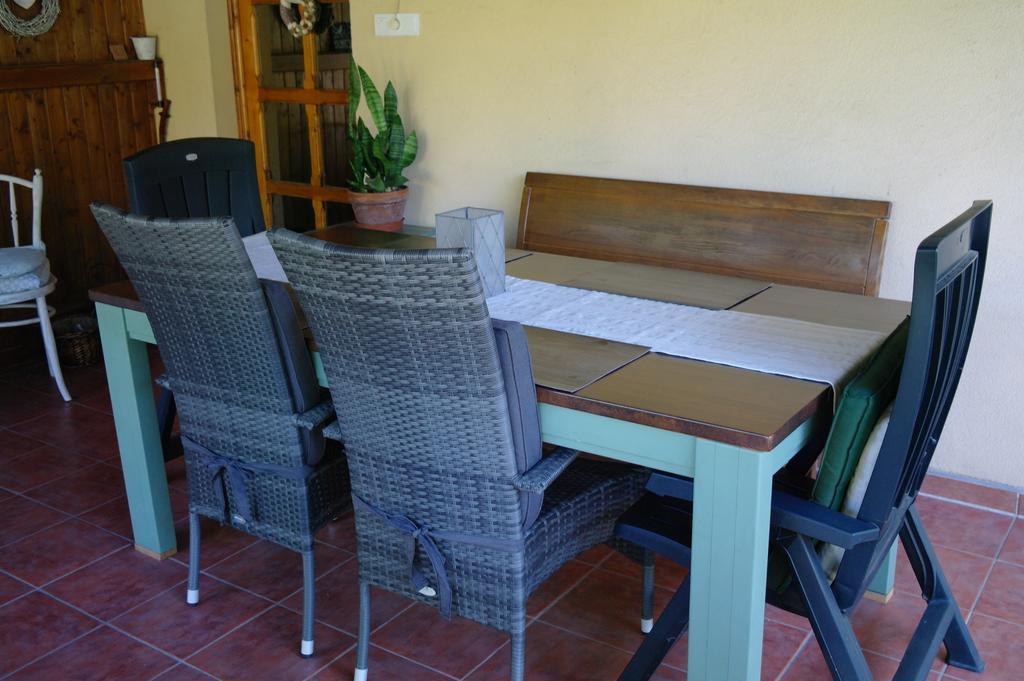 Nora Apartman Gyula Esterno foto