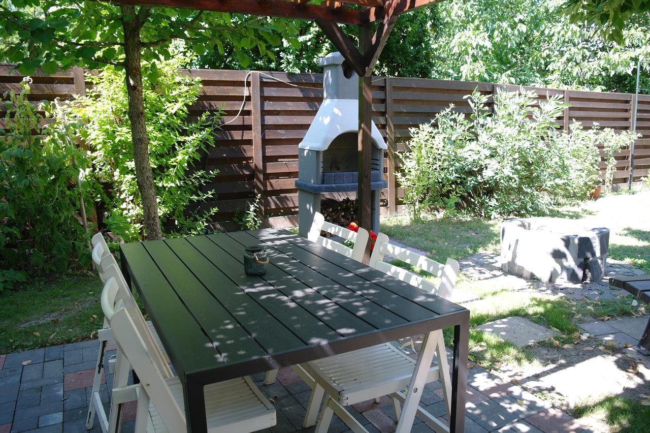 Nora Apartman Gyula Esterno foto